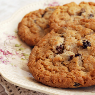 Memaw’s Chewy Oatmeal Raisin Cookies