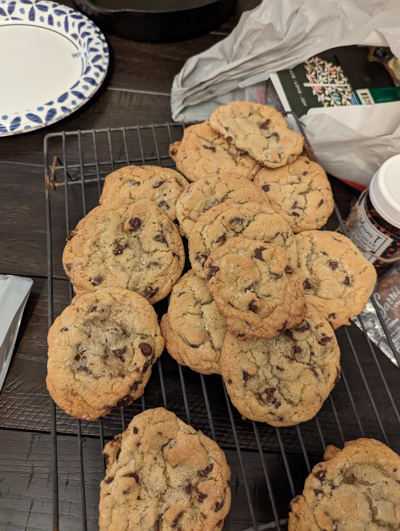 Crispy and Chewy Chocolate Chip Cookies