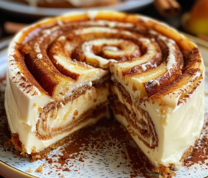 Cinnamon Roll Cheesecake