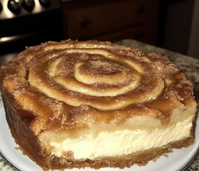 Cinnamon Roll Honeybun Cheesecake